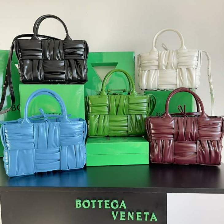 Picture of Bottega Veneta Handbags _SKUfw184061104fw